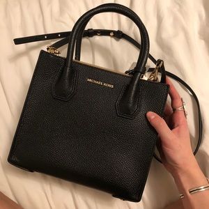 Michael Kors Mini Messenger